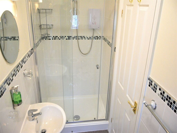 Bathroom 4, Ashlea Guest House, Oxfordshire