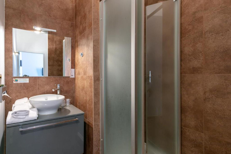 Bathroom 5, Hotel de Paris, Hérault