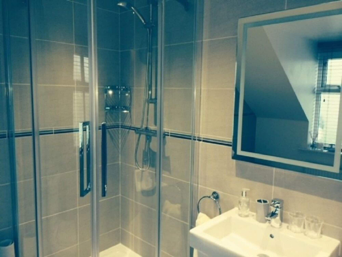 Bathroom 3, 2 Therocklands, Wirral