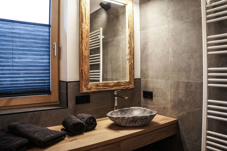 Bathroom 3, Zeitfrei Chalet Apartments, Kitzbühel