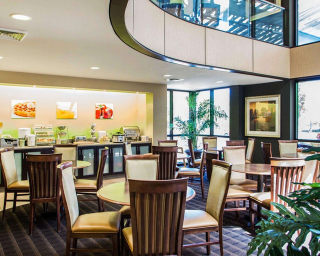 Food & Drinks 5, Quality Inn & Suites Peoria North, Peoria