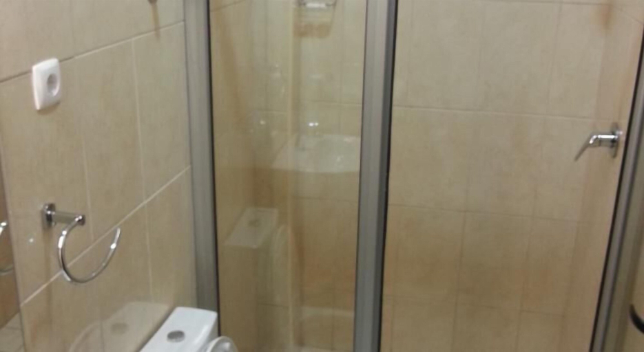 Bathroom 3, Resotel, Maputo