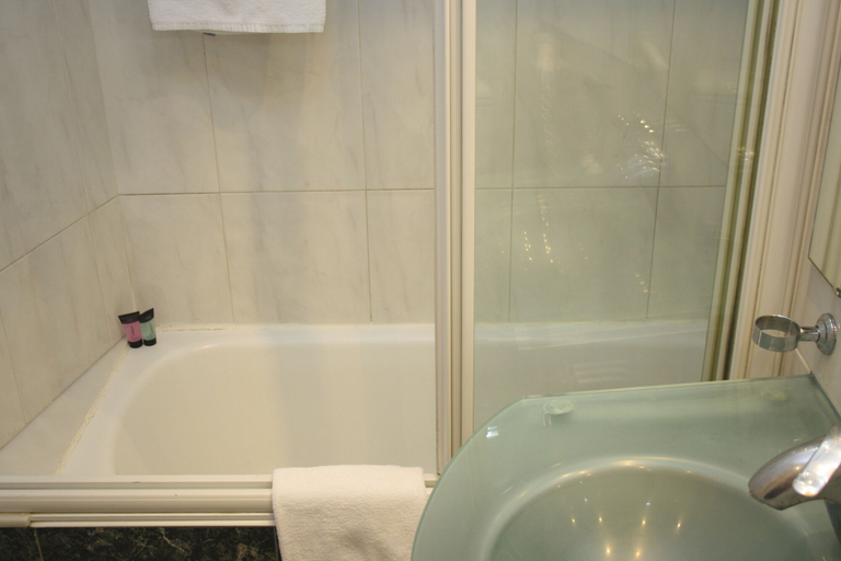 Bathroom 4, Hotel Abbot, Barcelona