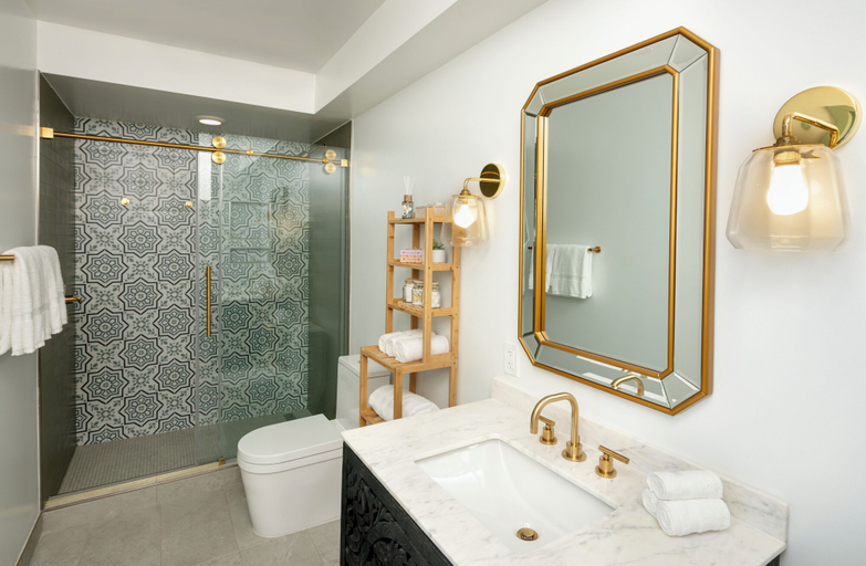 Bathroom 5, Cardiff by the Sea Lodge, San Diego