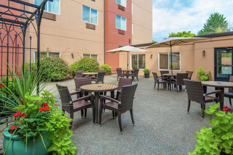 Food & Drinks 5, DoubleTree by Hilton Portland - Tigard, Washington
