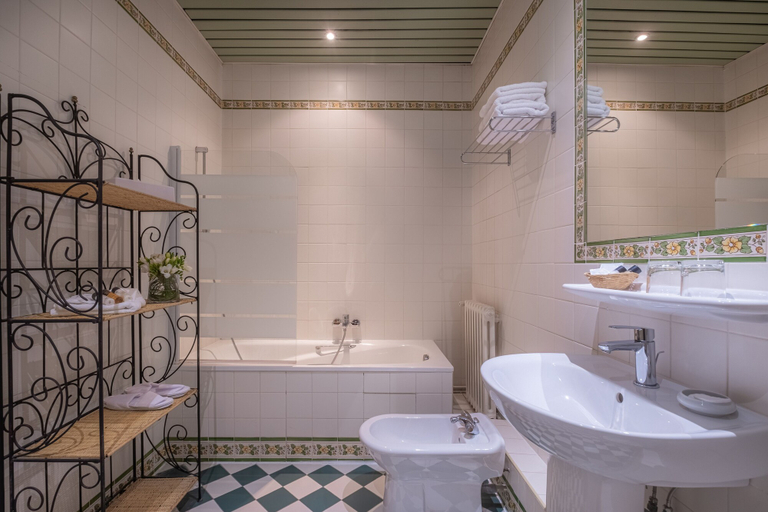 Bathroom 5, Chateau des Reynats, Dordogne