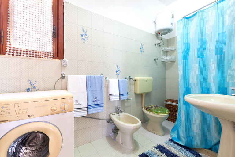 Bathroom 3, 1890 Bilo Conchiglia Blu, Lecce