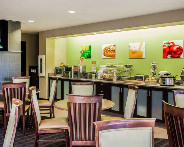 Food & Drinks 5, Quality Inn & Suites Peoria North, Peoria