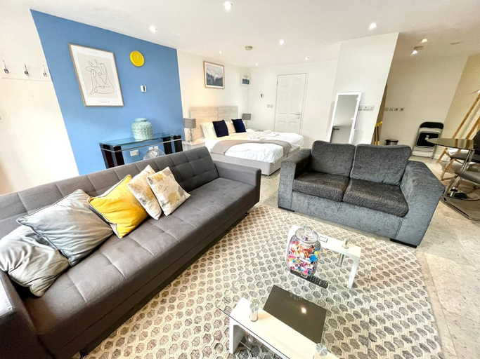 Others 4, Mill Apartment, Cambridgeshire