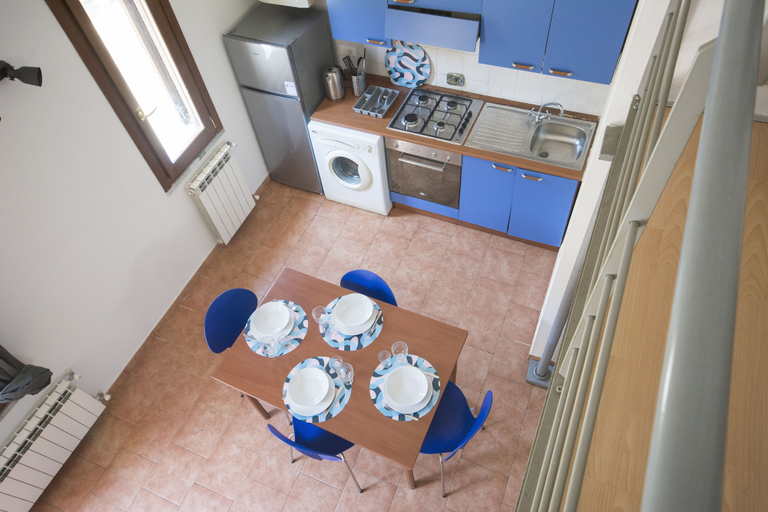 Others 5, JOIVY Blue Terraced House, Pisa
