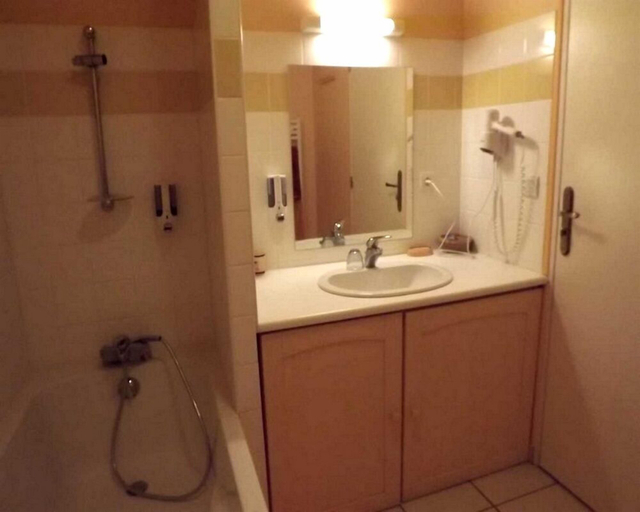 Bathroom 5, Logis De Chezelles, Cher