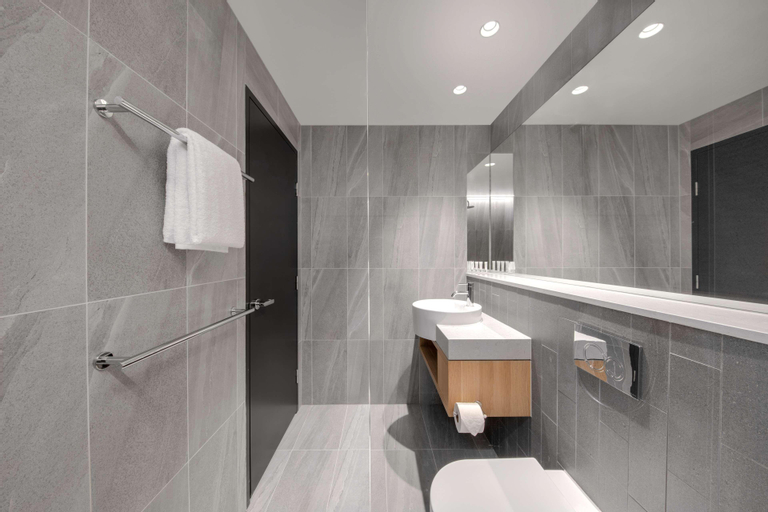 Bathroom 18