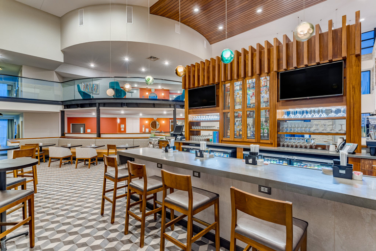Food & Drinks 2, Holiday Inn COLUMBUS by IHG, Bartholomew