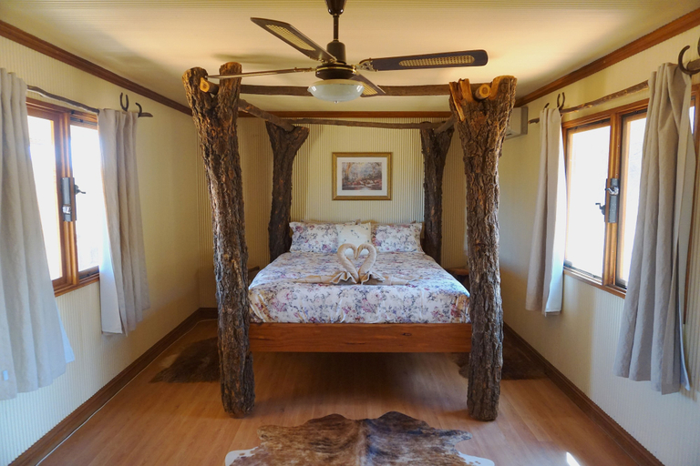 Bedroom 3, Ooraminna Station Homestead, Sandover