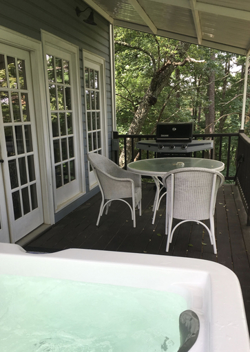 Sport & Beauty, Lookout Cottages, Carroll