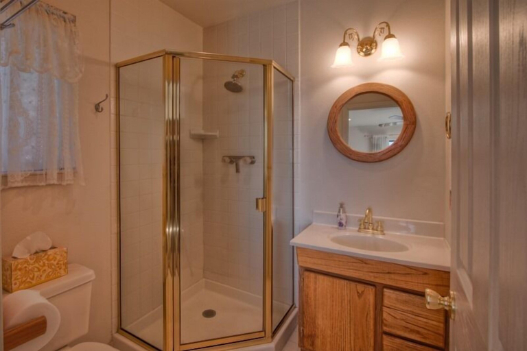 Bathroom, 4017 Saddle Road, El Dorado