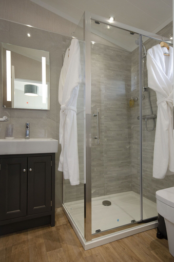 Bathroom 4, Hollicarrs - Lilypad Lodge, North Yorkshire