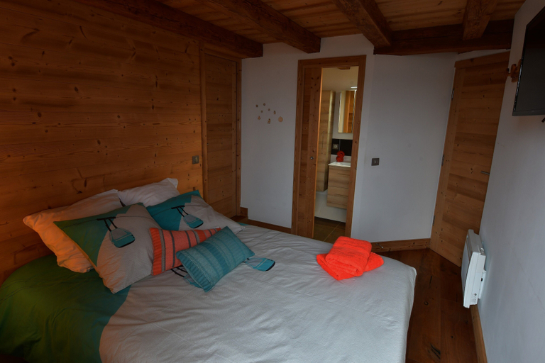 Bedroom 3, Chambres d'hôtes - La Pora, Savoie