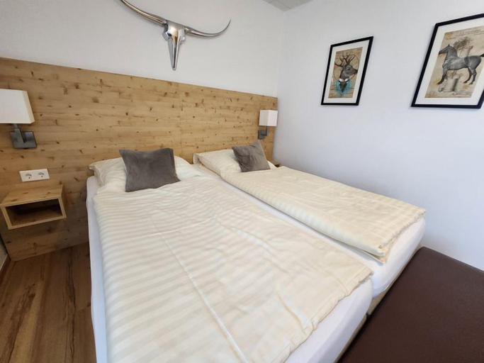 Bedroom 4, Hotel LANDHAUS KÜRRENBERG, Mayen-Koblenz