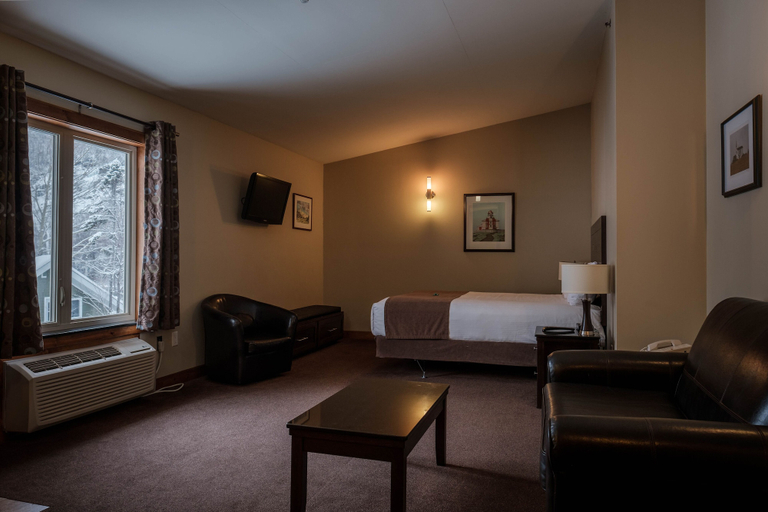 Bedroom 3, Marble Inn Resort, Division No. 5