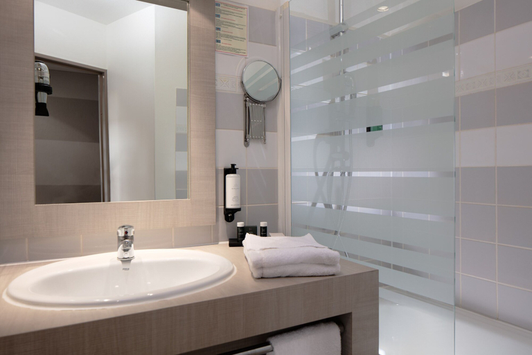 Bathroom 5, Hôtel et Résidence OCTEL, Haute-Garonne