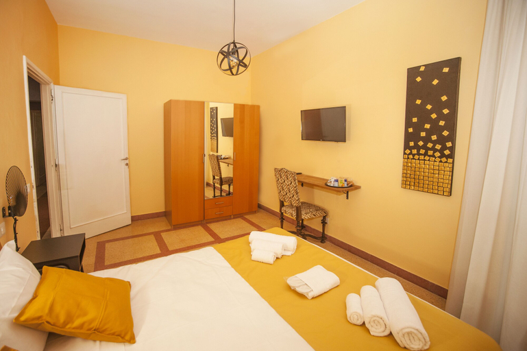 Bedroom 3, Martin, Rome