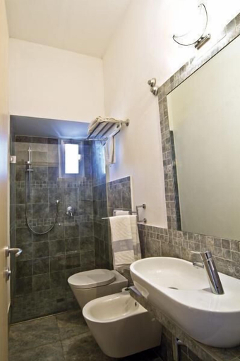 Bathroom 3, Hotel Vienna, Rimini