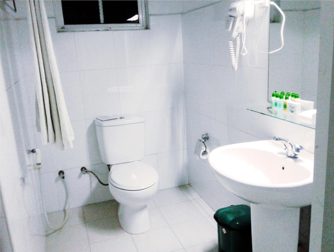 Bathroom 4, The Rock Hotel, Nuwara Eliya