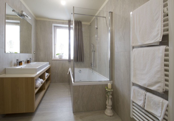 Bathroom 5, HOTEL LORENZETTI, Trento
