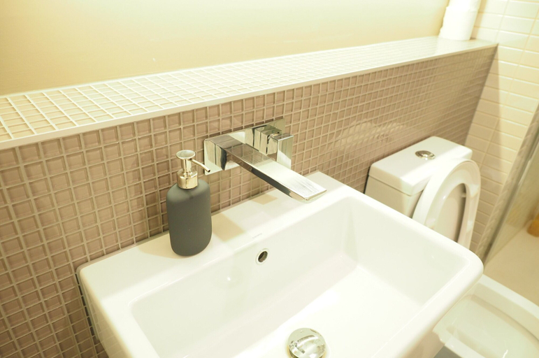 Bathroom 3, The Fifth Apartment, Melbourne