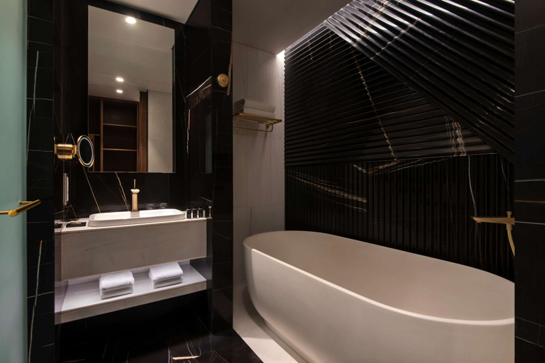 Bathroom 5, Steigenberger Hotel Doha, Doha