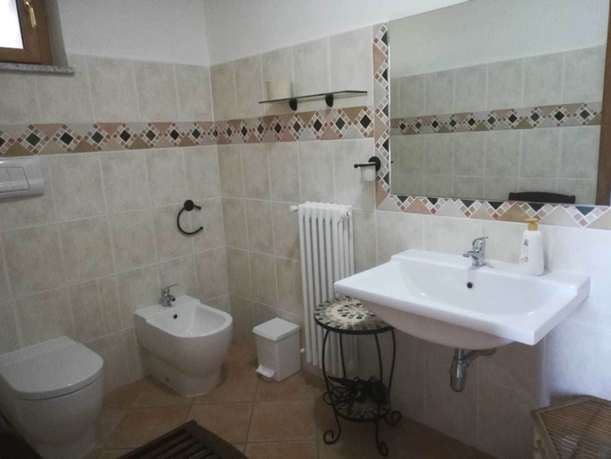 Bathroom 5, Casa Solotti, Nuoro