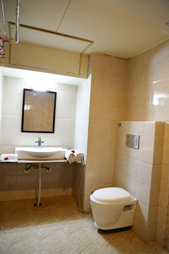 Bathroom 4, Narayans Leela Inn By SGOH, Udaipur