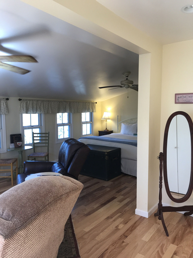 Bedroom 2, Lookout Cottages, Carroll