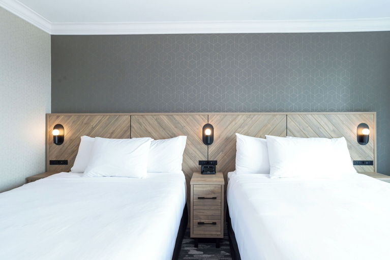 Bedroom 3, Sandman Signature Vancouver Downtown Hotel, Greater Vancouver