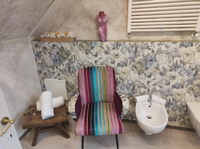 Bathroom 24