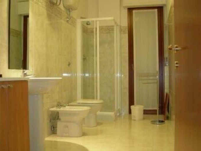 Bathroom 3, Residence Monte Grappa, Cagliari