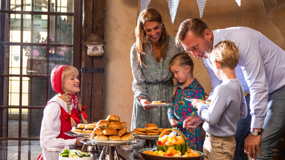 Food & Drinks 4, Efteling Village Bosrijk Tickets Included, Loon op Zand