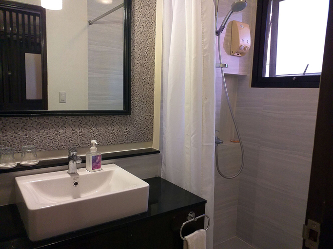 Bathroom 4, One Crescent Place, Malay