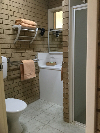 Bathroom 4, Sunrise Motel, Berrigan