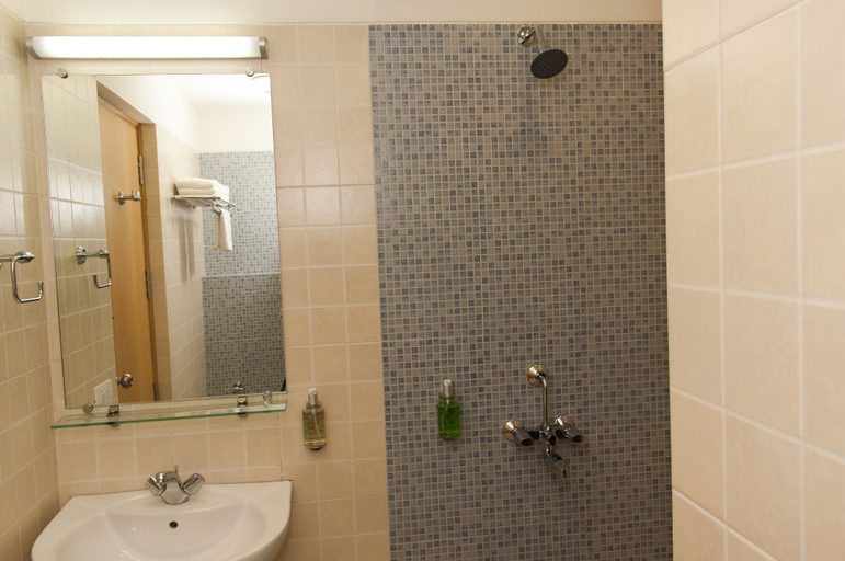 Bathroom 4, Ginger Vapi, Valsad