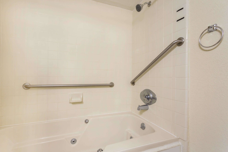 Bathroom 4, Howard Johnson by Wyndham Williamsburg, James City
