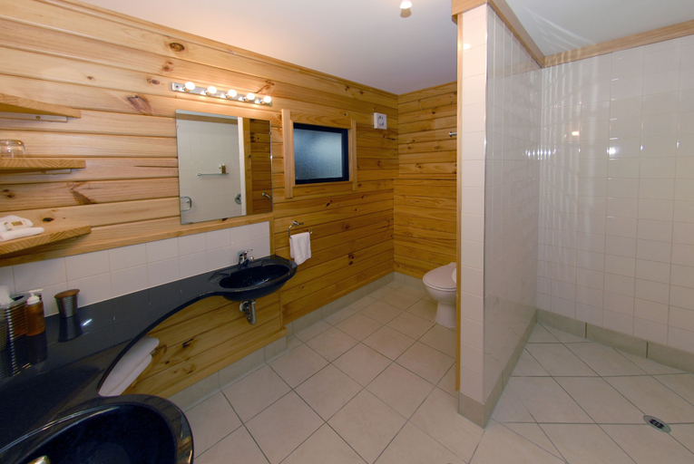 Bathroom 5, Westwood Lodge, Westland