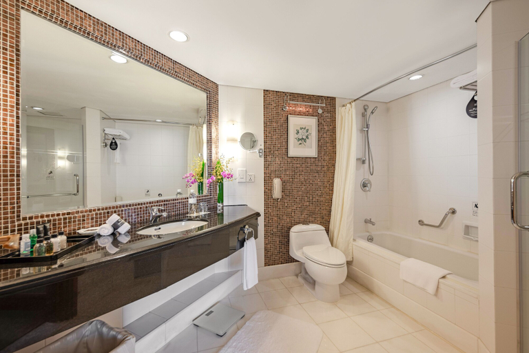 Bathroom 4, Radisson Collection Yangtze Shanghai, Shanghai