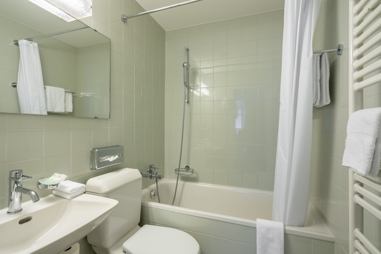 Bathroom 4, Hotel Alpenruhe - Vintage Design Hotel, Interlaken