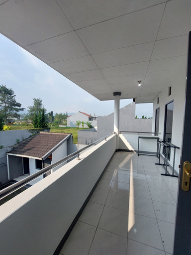 Others 4, Jo Villa Lembang, Bandung