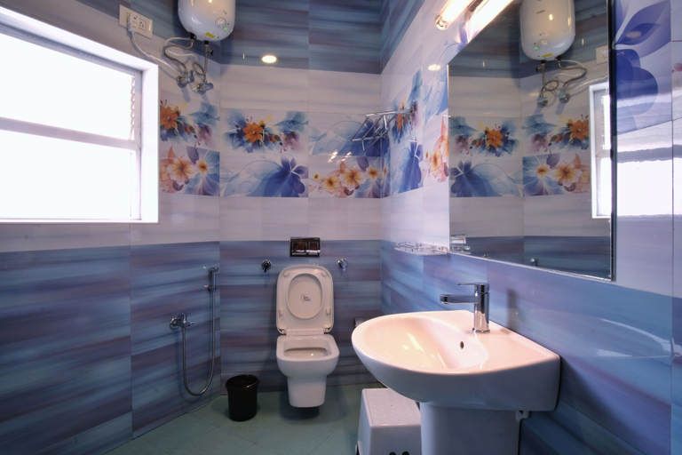 Bathroom 4, Kemp's Cave, The Nilgiris