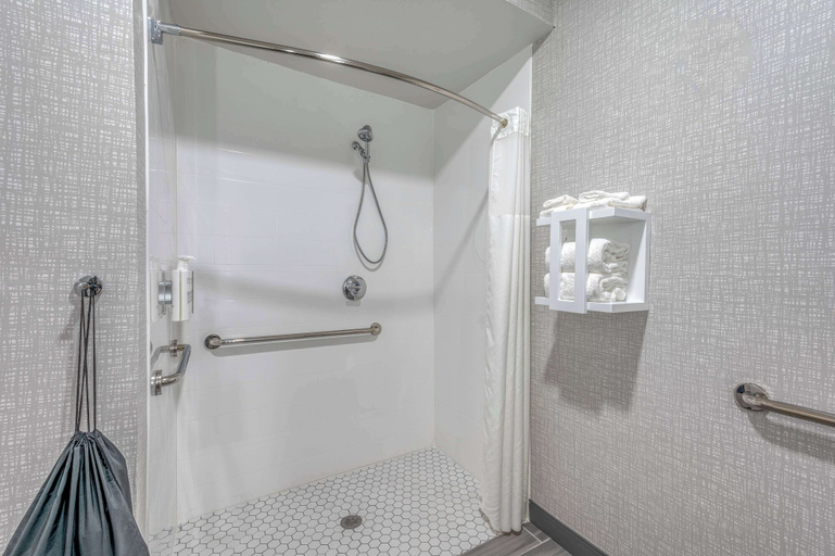 Bathroom 4, Hampton Inn New Philadelphia, Tuscarawas