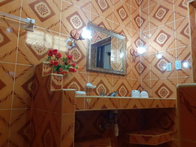Bathroom, B&B carmen rent miramar. Habana, Plaza de la Revolución