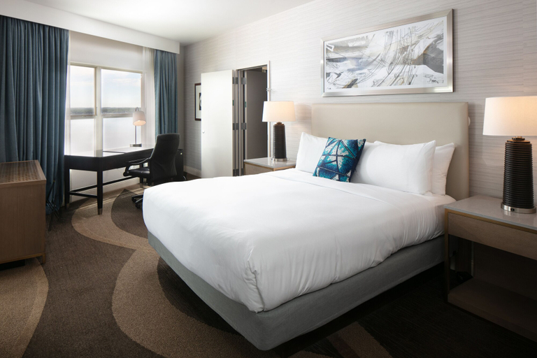 Bedroom 3, Hilton Madison Monona Terrace, Dane
